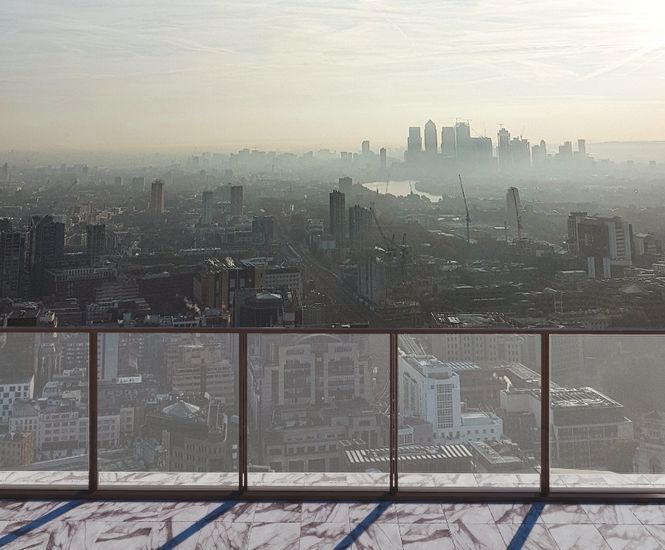 A2 Fire-rated glass for residential buildings over 18M
