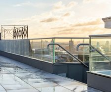 Frameless glass balustrades for rooftop bar and restaurant