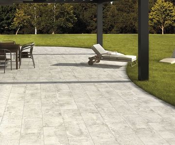 Leamington White porcelain paving