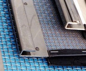 Metal mesh clip and hook screens