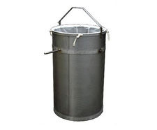 Filter baskets for liquid filtration