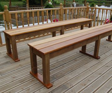 Bespoke timber shelter & seating, Warley Park Golf Club