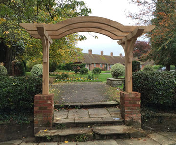 Bespoke oak arch for gardens of remembrance, Basingstoke