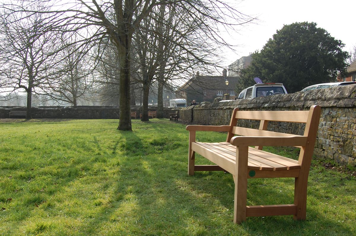 Vandalresistant iroko park benches, Salisbury Cathedral Branson