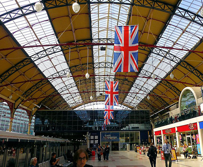 Traditional patent glazing, Victoria Railway Station