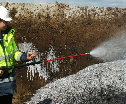 Surface foam cover for dust or odour control