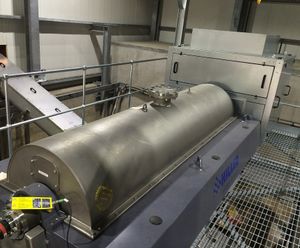 Decapress centrifuges for sewage sludge pre-thickening