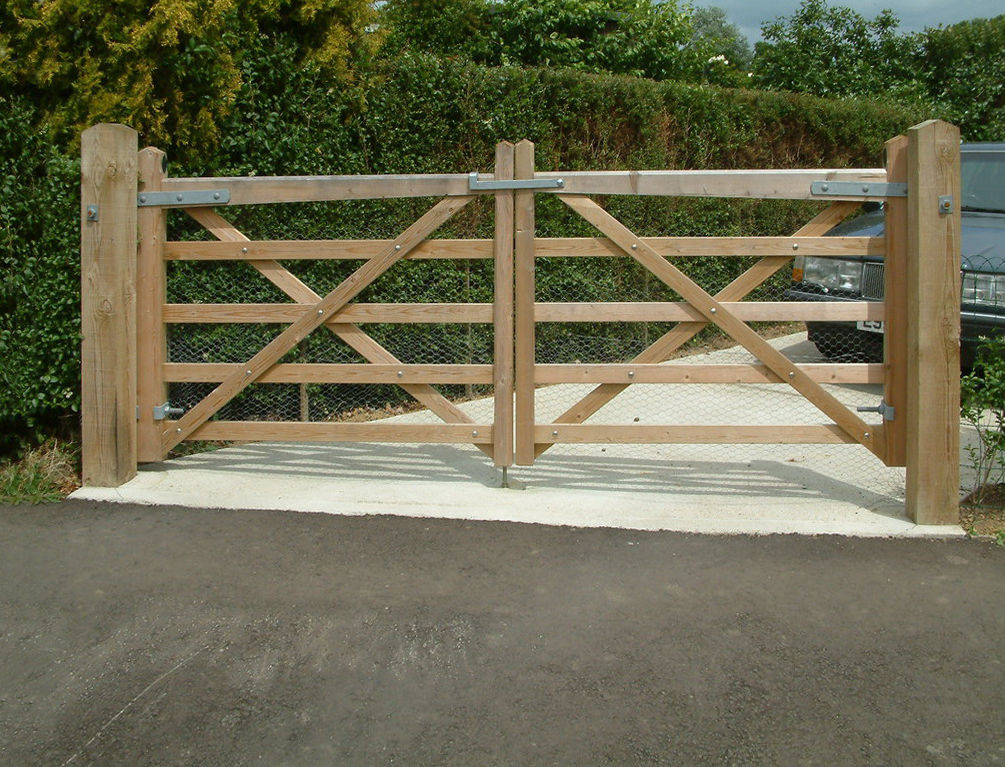 Timber driveway gates | AVS Fencing & Landscaping Supplies | ESI ...