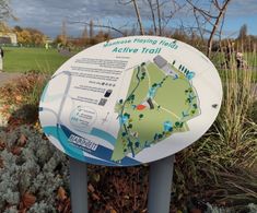 Interpretation and orientation signs for playing fields