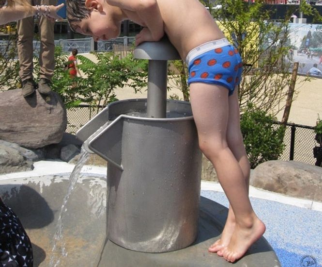 Richter Spielgerate Mushroom Pump for water play 