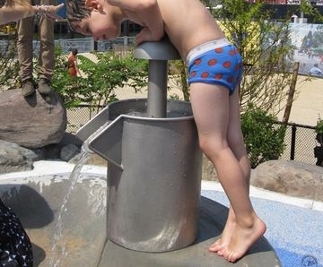 Richter Spielgerate Mushroom Pump for water play