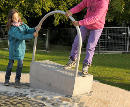 Richter Spielgerate See-Saw Pump for water play