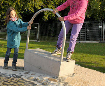 Richter Spielgerate See-Saw Pump for water play
