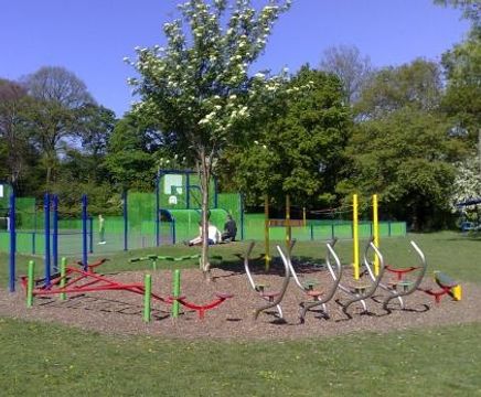 Low level steel trim trails