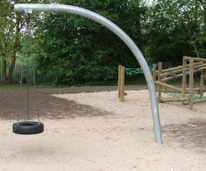 Single-post cantilever swing