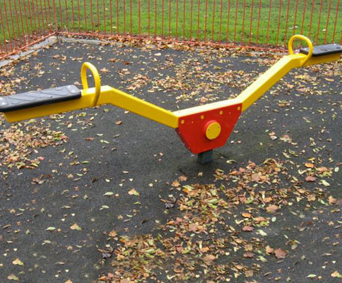 Gullwing seesaw