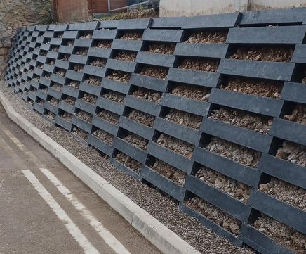 Polycrib recycled plastic retaining wall system