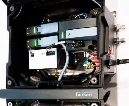 MultiMFC Gas Box with touchscreen display 