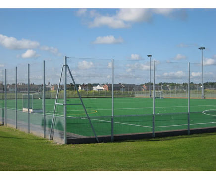 Partly sanded artificial grass