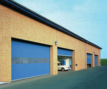 Thermally-insulating and sound-reducing electric roller shutter