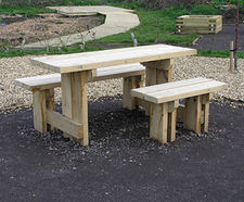 Natural green oak picnic set with wheelchair access