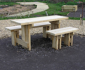 Natural green oak picnic set with wheelchair access