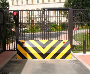 CSG 10503 pit-mounted road blocker