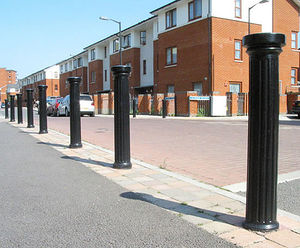 DOR 520 Doric cast iron bollard