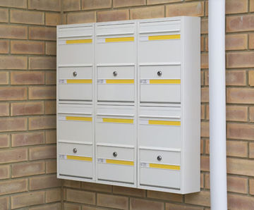 COM 1 front entry/retrieval mailbox