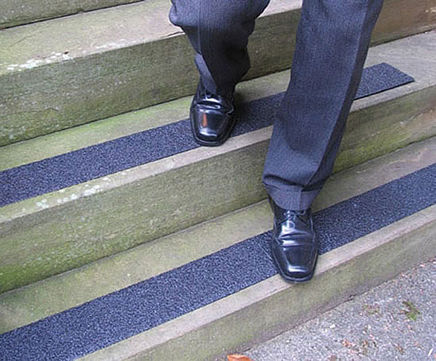 Anti-slip GRP plates for stairs