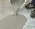 Flowtop pourable self-smoothing leveller
