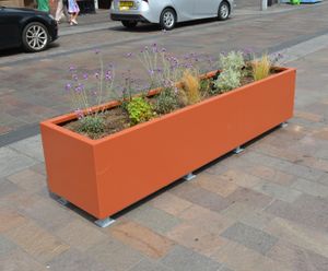 Stratum aluminium moveable planter