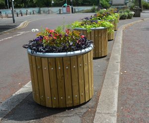 Castleton FSC timber & steel planter